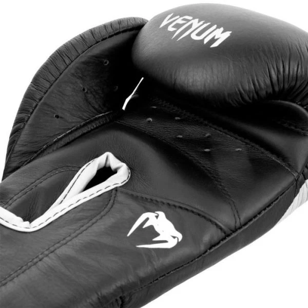 Venum Giant 2.0 Pro Boxing Gloves - Velcro 2 Venum Giant 2.0 Pro Boxing Gloves - Velcro - Image 2